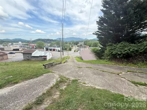 31 Paralee Ln, Waynesville, NC 28786