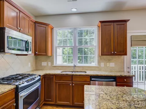 Kitchen - 562 Sixth Baxter Xing, Fort Mill, SC 29708 photo 3 of 6