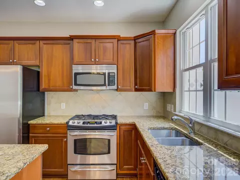 Kitchen - 562 Sixth Baxter Xing, Fort Mill, SC 29708 photo 5 of 6