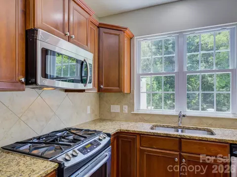 Kitchen - 562 Sixth Baxter Xing, Fort Mill, SC 29708 photo 4 of 6