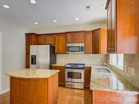 Kitchen - 562 Sixth Baxter Xing, Fort Mill, SC 29708 photo 2 of 6