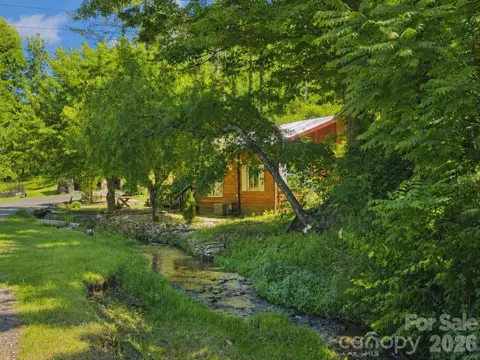 92 Buchanan Dr, Bakersville, NC 28705