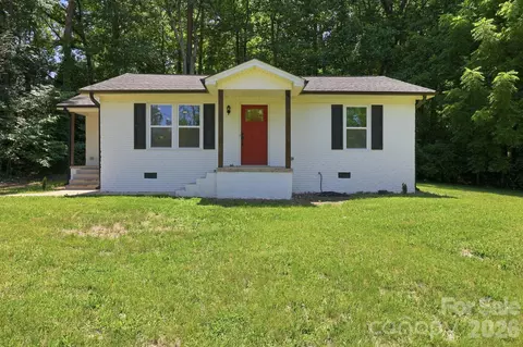 918 Breezewood Dr, Charlotte, NC 28262