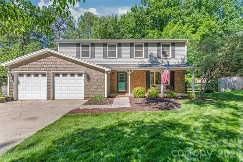 425 Regency Dr, Charlotte, NC 28211