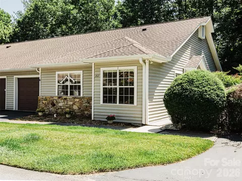357 Laurel Park Pl, Hendersonville, NC 28791