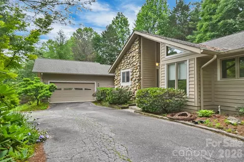 300 Ethan Pond Way, Hendersonville, NC 28791