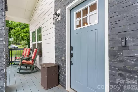 329 W F St, Newton, NC 28658