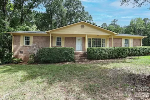 210 Cliffside Dr, Kannapolis, NC 28081