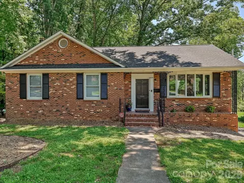 6947 Woodstock Dr, Charlotte, NC 28210