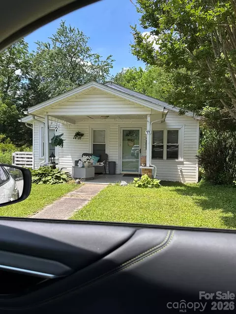 44 Owen St, Brevard, NC 28712