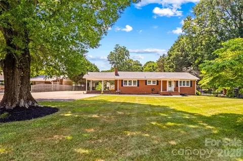 946 Shearers Rd, Mooresville, NC 28115