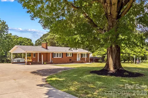 946 Shearers Rd, Mooresville, NC 28115