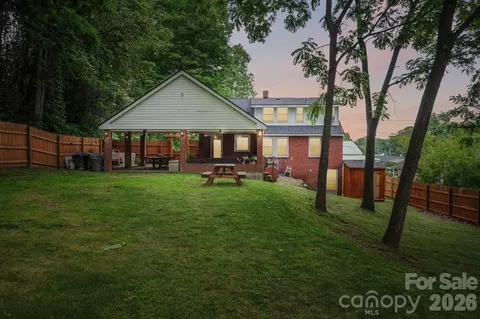 111 Bennett St, Burnsville, NC 28714