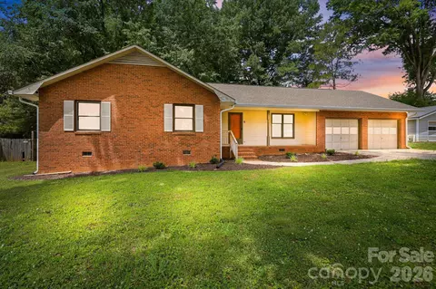 302 S Mccoy Rd, Salisbury, NC 28144