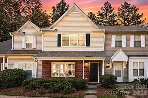 6720 Cypress Tree Ln, Charlotte, NC 28215