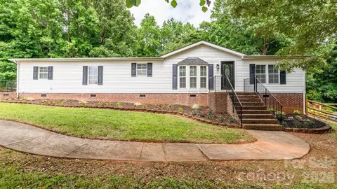 127 Whitewater Ln, Mooresville, NC 28115