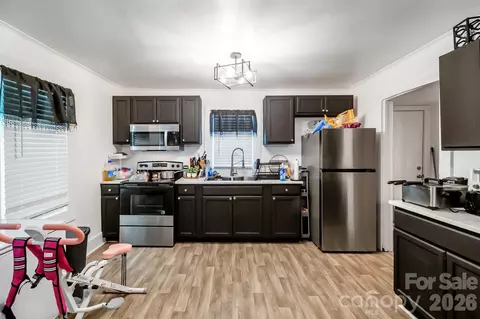Kitchen - 229 Acl Ave, Cheraw, SC 29520 photo 2 of 3