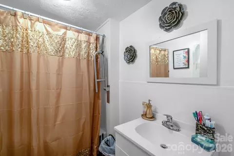 Bath - 229 Acl Ave, Cheraw, SC 29520 photo 2 of 2