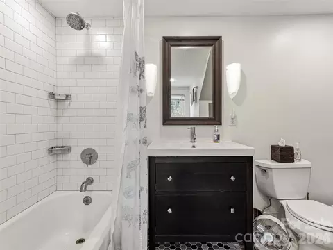 Bath - 153 Franklin St, Brevard, NC 28712 photo 5 of 6