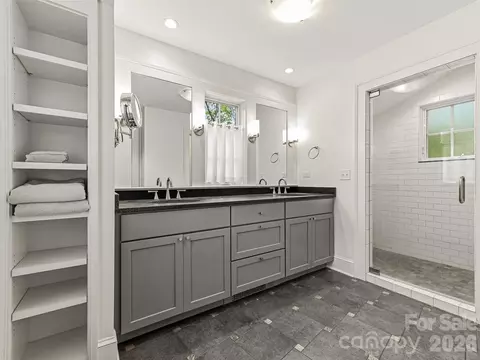 Bath - 153 Franklin St, Brevard, NC 28712 photo 2 of 6