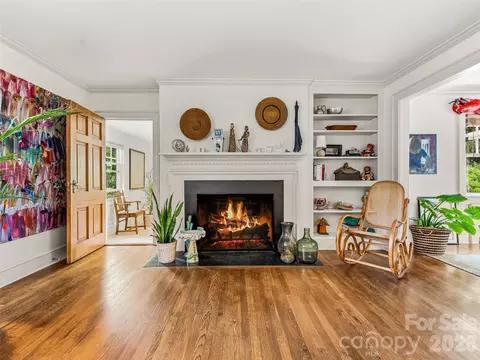 Living - 153 Franklin St, Brevard, NC 28712 photo 2 of 6