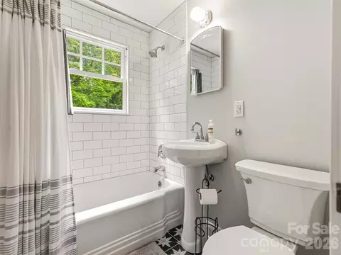 Bath - 153 Franklin St, Brevard, NC 28712 photo 6 of 6