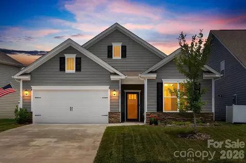 48 Thornberry Rd, Hendersonville, NC 28792