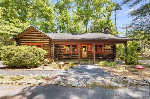 128 Tee Off Ln, Hendersonville, NC 28792