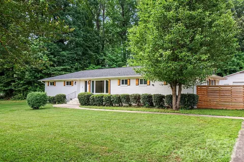 7048 Delta Lake Dr, Charlotte, NC 28215