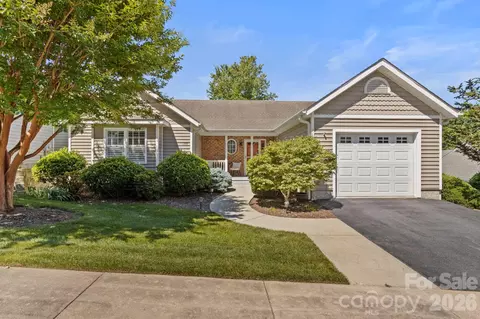237 Charlestown Dr, Hendersonville, NC 28792