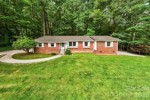 421 Comet Dr, Hendersonville, NC 28791