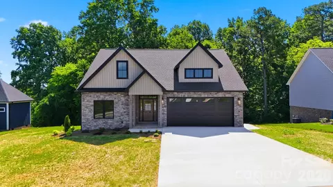 Exterior - 1917 Skyfall Ln, Hickory, NC 28602 photo 3 of 3