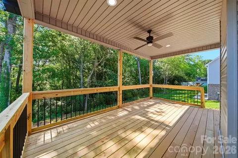 Exterior - 1917 Skyfall Ln, Hickory, NC 28602 photo 1 of 3