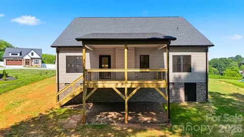 Exterior - 1917 Skyfall Ln, Hickory, NC 28602 photo 2 of 3