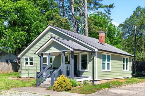 440 Carolina Ave, Brevard, NC 28712