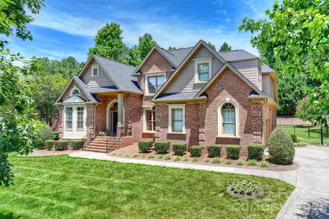 Exterior - 18400 Dembridge Dr, Davidson, NC 28036 photo 2 of 8