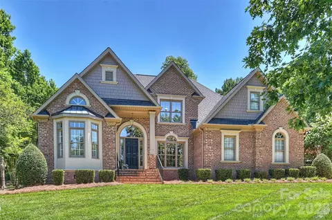 Exterior - 18400 Dembridge Dr, Davidson, NC 28036 photo 4 of 8