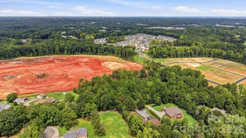 8300 Hickory Dr, Charlotte, NC 28215 photo 17