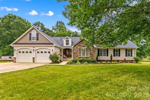 596 Maple Ridge Cir, Salisbury, NC 28147
