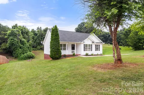 Exterior - 2931 Greenleaf Rd, Clover, SC 29710 photo 2 of 7