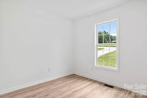 Bedroom - 2931 Greenleaf Rd, Clover, SC 29710 photo 2 of 6