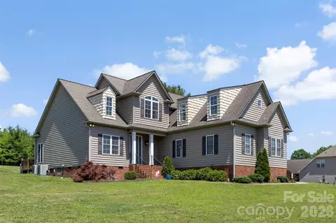 816 Springs Rd, Dallas, NC 28034