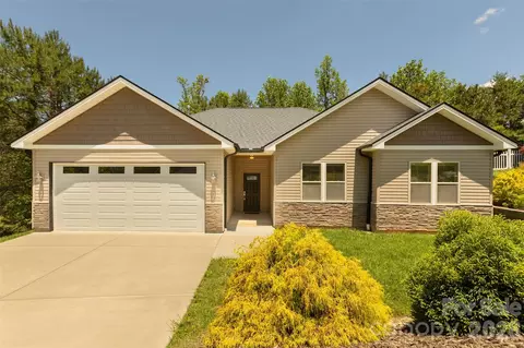 48 River Walk Dr, Asheville, NC 28804