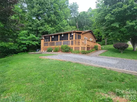 131 Dahlia Ln, Waynesville, NC 28785