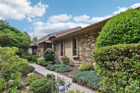 138 Woodbridge Dr, Laurel Park, NC 28739