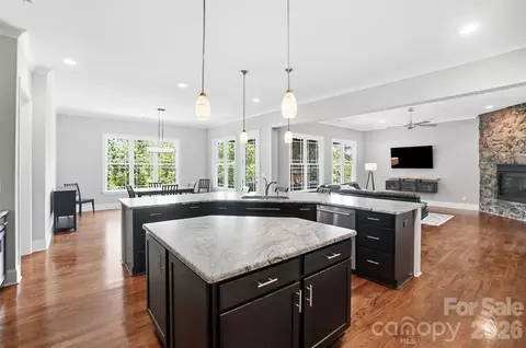 Kitchen - 328 Calming Way, Tega Cay, SC 29708 photo 3 of 5