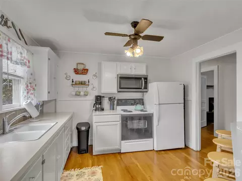 Kitchen - 1114 Old Clyde Rd, Clyde, NC 28721 photo 1 of 2