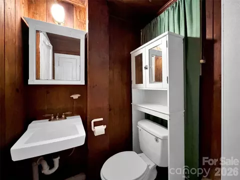 Bath - 1114 Old Clyde Rd, Clyde, NC 28721 photo 4 of 4