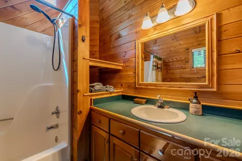 Bath - 49 Creekside Loop, Spruce Pine, NC 28777 photo 2 of 5