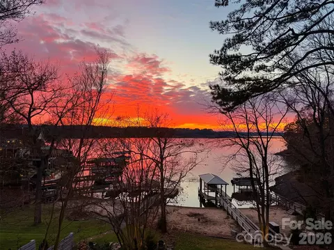 31002 Executive Pt, Tega Cay, SC 29708